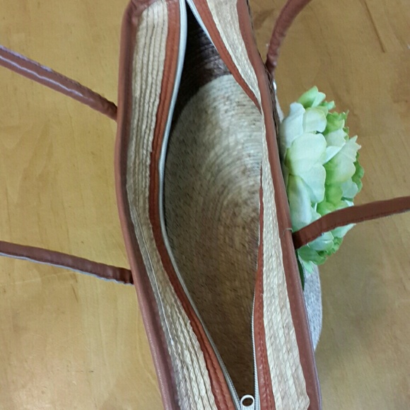 Straw Floral Purse - Picture 5 of 7